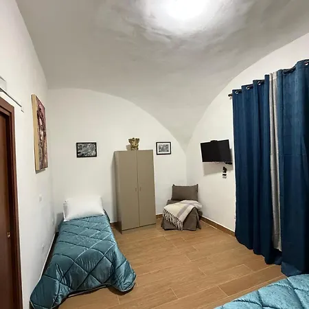 Апартаменты House Black 15 Неаполь