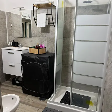 House Black 15 نابولي